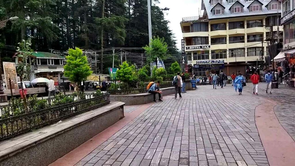 Manali mall road